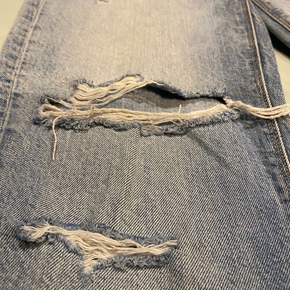 American Eagle Mom Jeans Light Wash Ripped Distressed  Size 2 short. - Picture 3 of 8